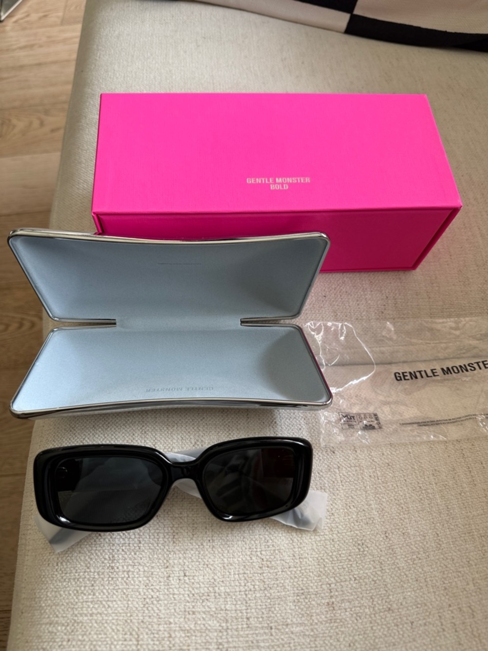 GENTLE MONSTER ANTENA Black Rectangular Women's Sunglasses